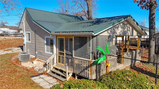 $200,000 | 267 Long Acres Drive, Sunrise Beach, MO 65079