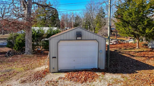 $200,000 | 267 Long Acres Drive, Sunrise Beach, MO 65079