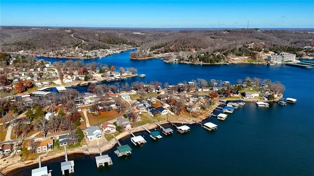 $200,000 | 267 Long Acres Drive, Sunrise Beach, MO 65079