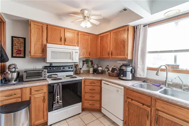 $200,000 | 267 Long Acres Drive, Sunrise Beach, MO 65079