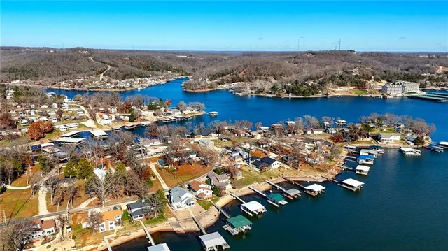 $200,000 | 267 Long Acres Drive, Sunrise Beach, MO 65079