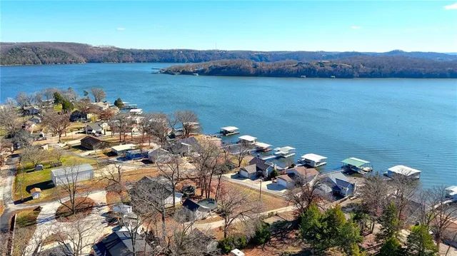 $200,000 | 267 Long Acres Drive, Sunrise Beach, MO 65079