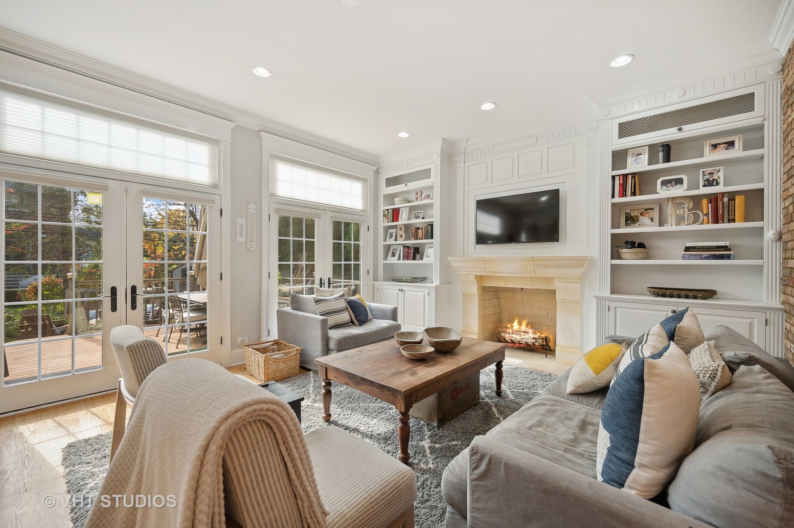 907 Queens Lane Glenview, IL 60025 - Photo 14 of 39 a living room with furniture a fireplace and a flat screen tv