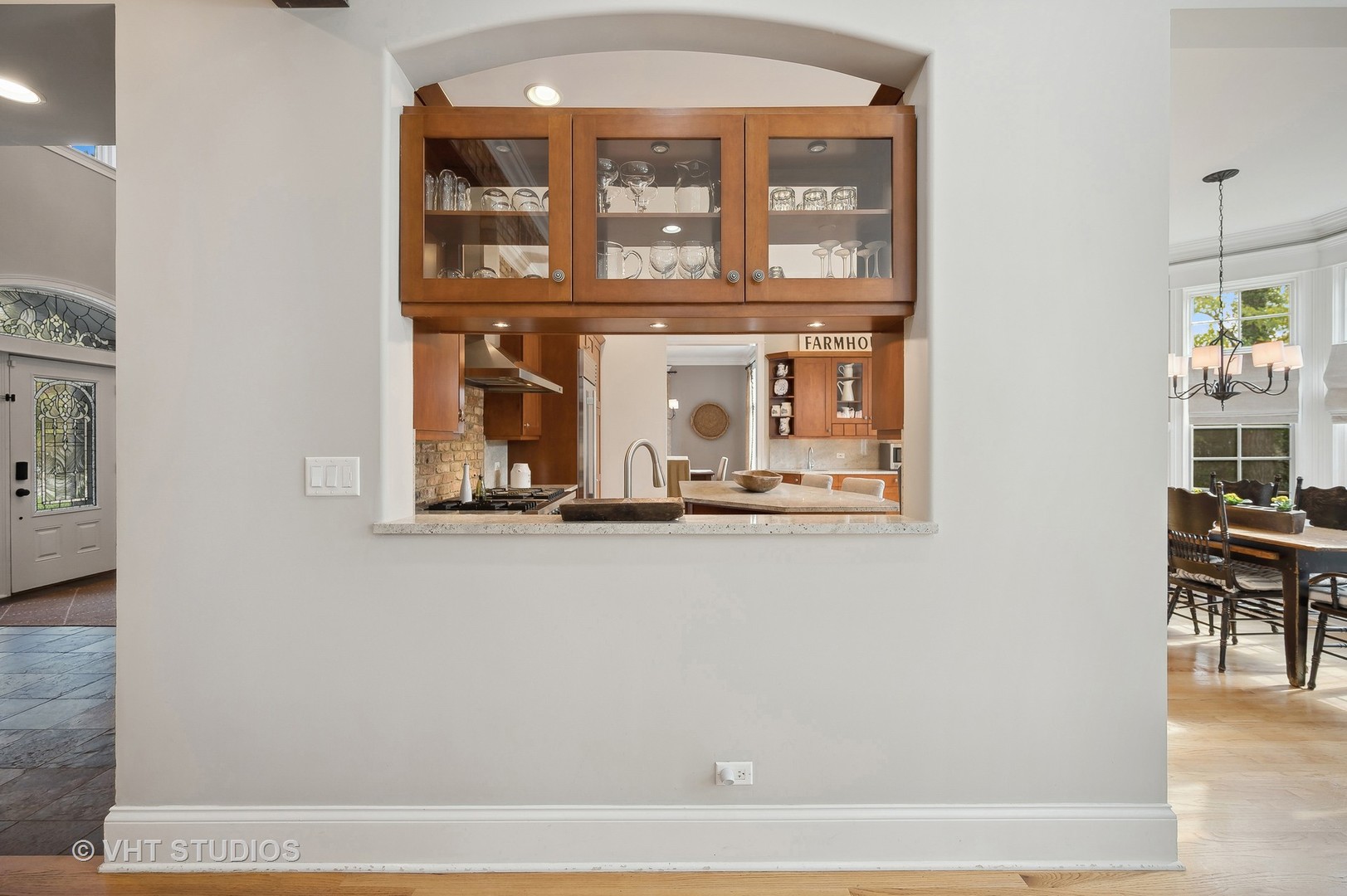 907 Queens Lane Glenview, IL 60025 - Photo 16 of 39 a front view of a house