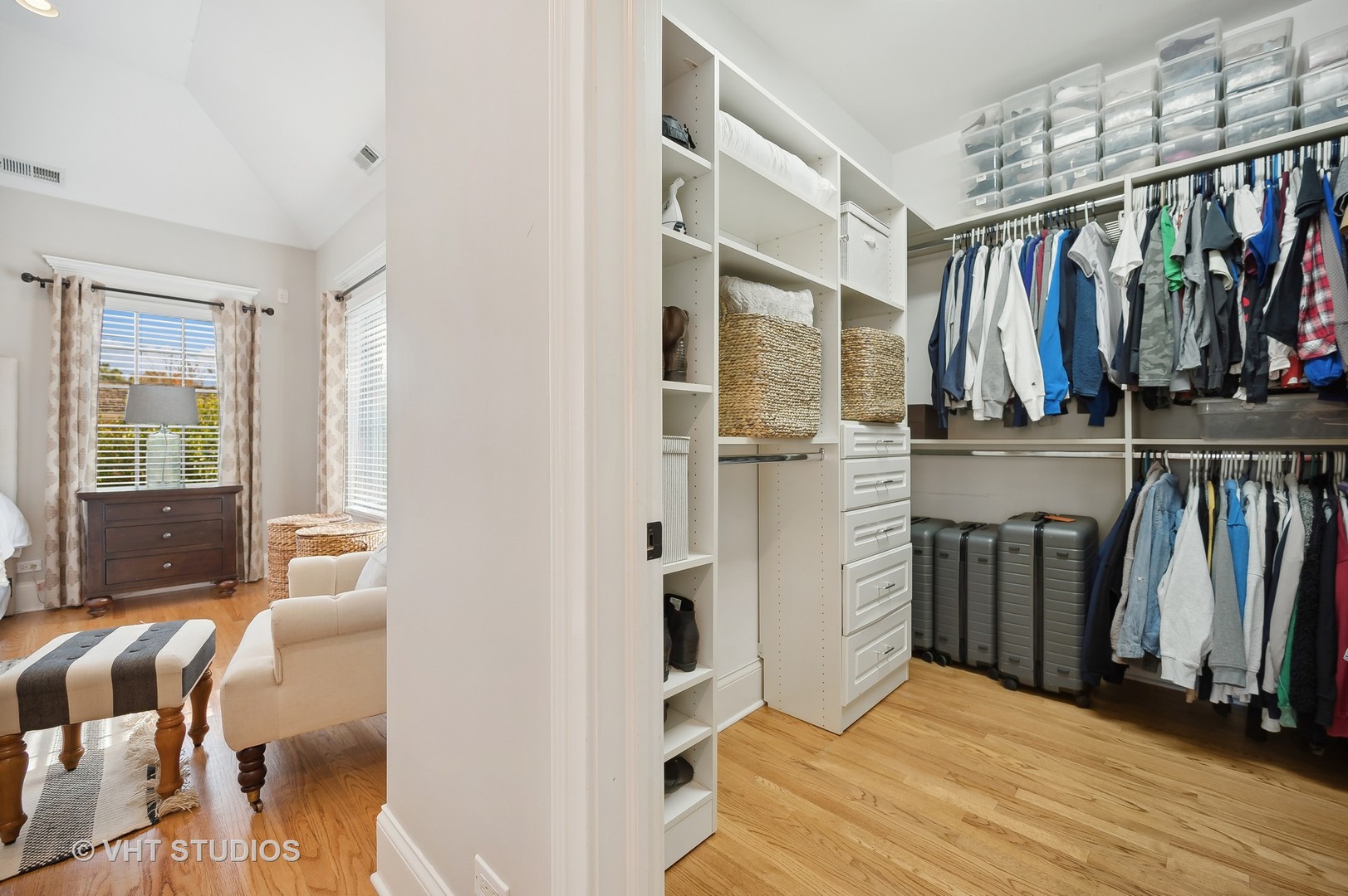 907 Queens Lane Glenview, IL 60025 - Photo 23 of 39 a bedroom with a bed and a window