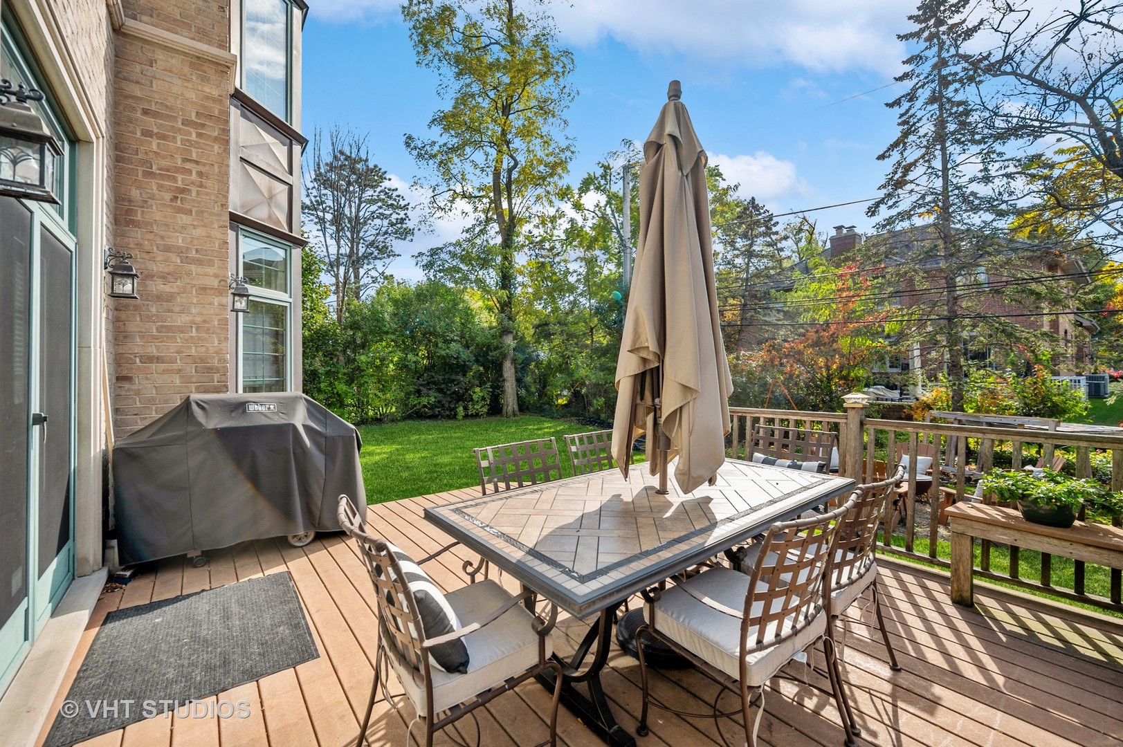 907 Queens Lane Glenview, IL 60025 - Photo 39 of 39 a view of a patio with a table and chairs