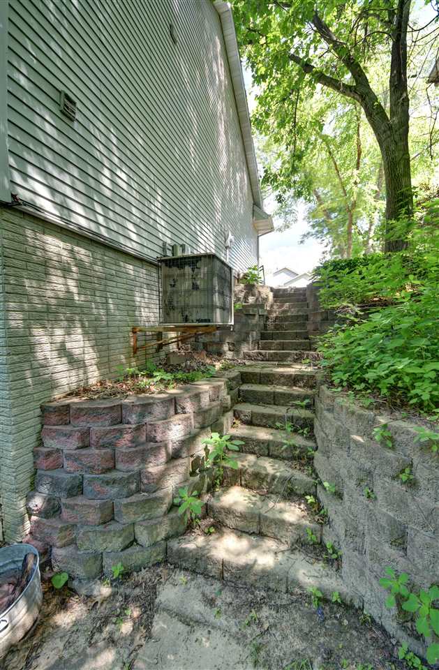 4909 North Willowbend Road Northeast Cedar Rapids, IA 52411 - Photo 8 of 43 Gallery Image 8