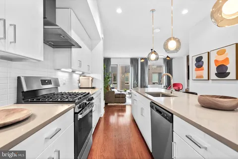 $5,600 | 3203 Sunrise Walk, Philadelphia, PA 19125