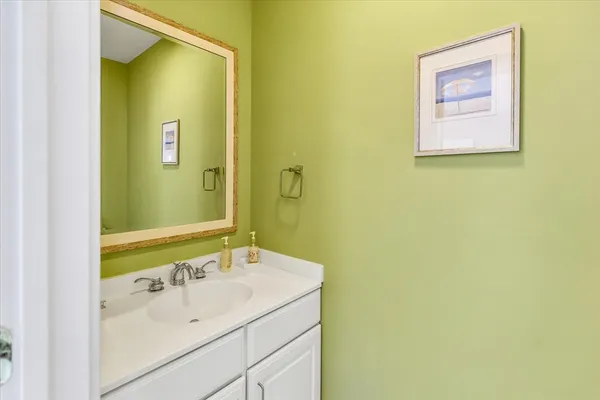 $489,900 | 3 Honora Lane, Unit 3, Bourne, MA 02532