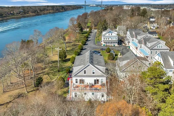 $474,900 | 3 Honora Lane, Unit 3, Bourne, MA 02532