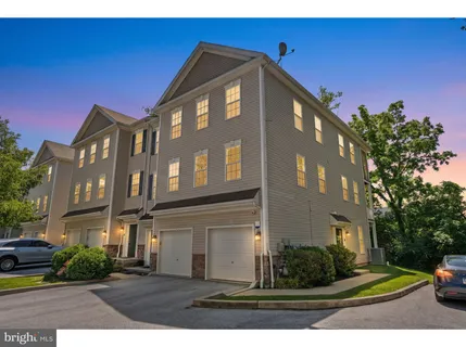 $330,000 | 14 Hillview Circle, Lansdowne, PA 19050