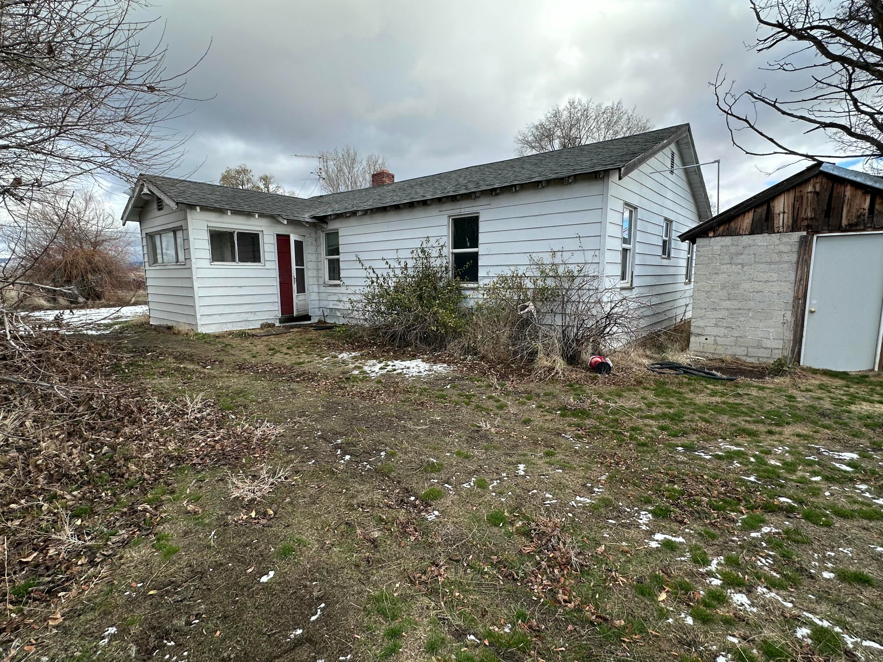 1220 Joe Wright Road Klamath Falls, OR 97603 - Photo 4 of 15 IMG_3994
