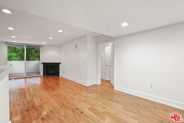 $3,595 | 833 North Edinburgh Avenue, Unit 109, Los Angeles, CA 90046