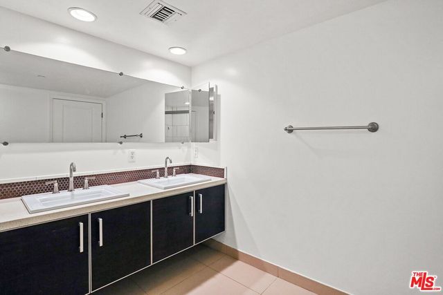 $3,595 | 833 North Edinburgh Avenue, Unit 109, Los Angeles, CA 90046