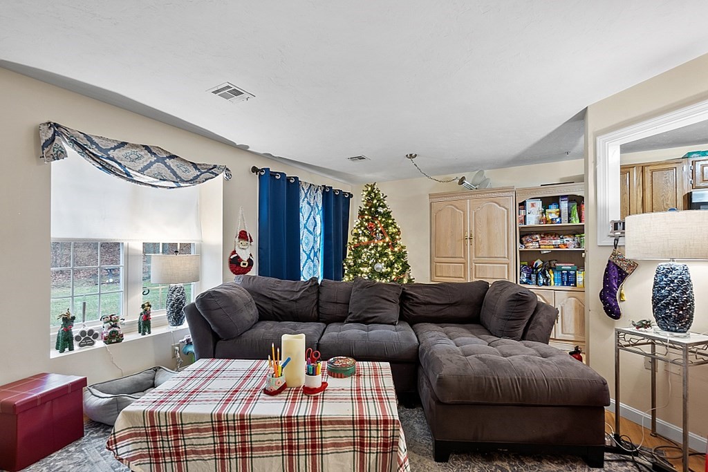 914 Ridgefield Circle, Unit C Clinton, MA 01510 - Photo 4 of 28 Gallery Image 4