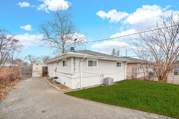 $165,000 | 16145 Hermitage Avenue, Markham, IL 60428