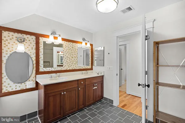 $715,000 | 40988 Redwing Song Lane, Lovettsville, VA 20180