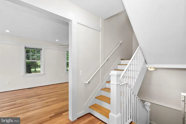 $715,000 | 40988 Redwing Song Lane, Lovettsville, VA 20180