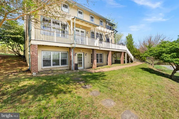 $715,000 | 40988 Redwing Song Lane, Lovettsville, VA 20180