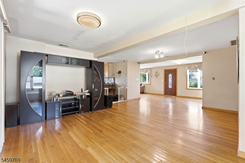 50 Woods Road Little Falls, NJ 07424 - Photo 3 of 19 Gallery Image 3