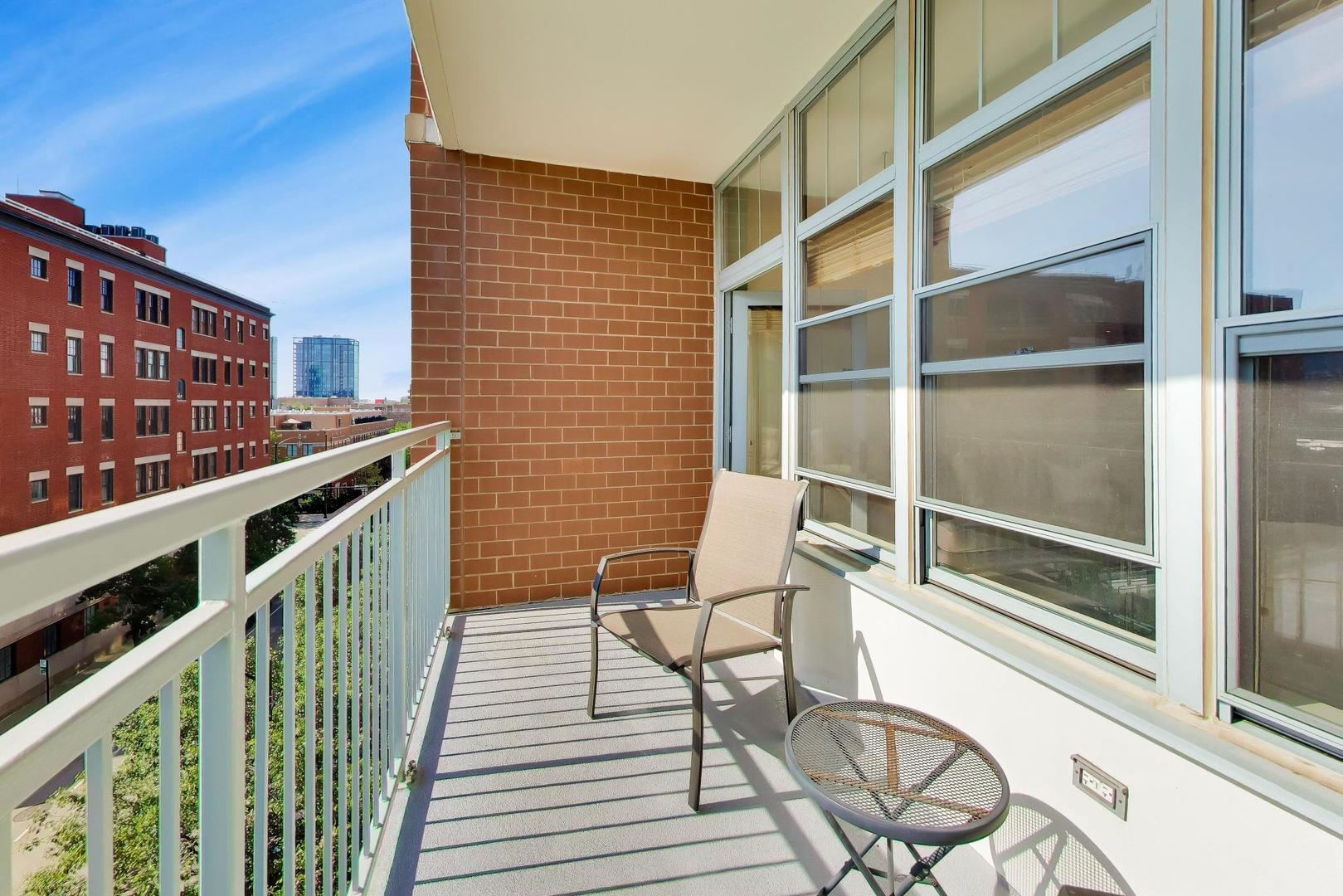 1200 West Monroe Street, Unit 502 Chicago, IL 60607 - Photo 23 of 34 a balcony view with a seating space
