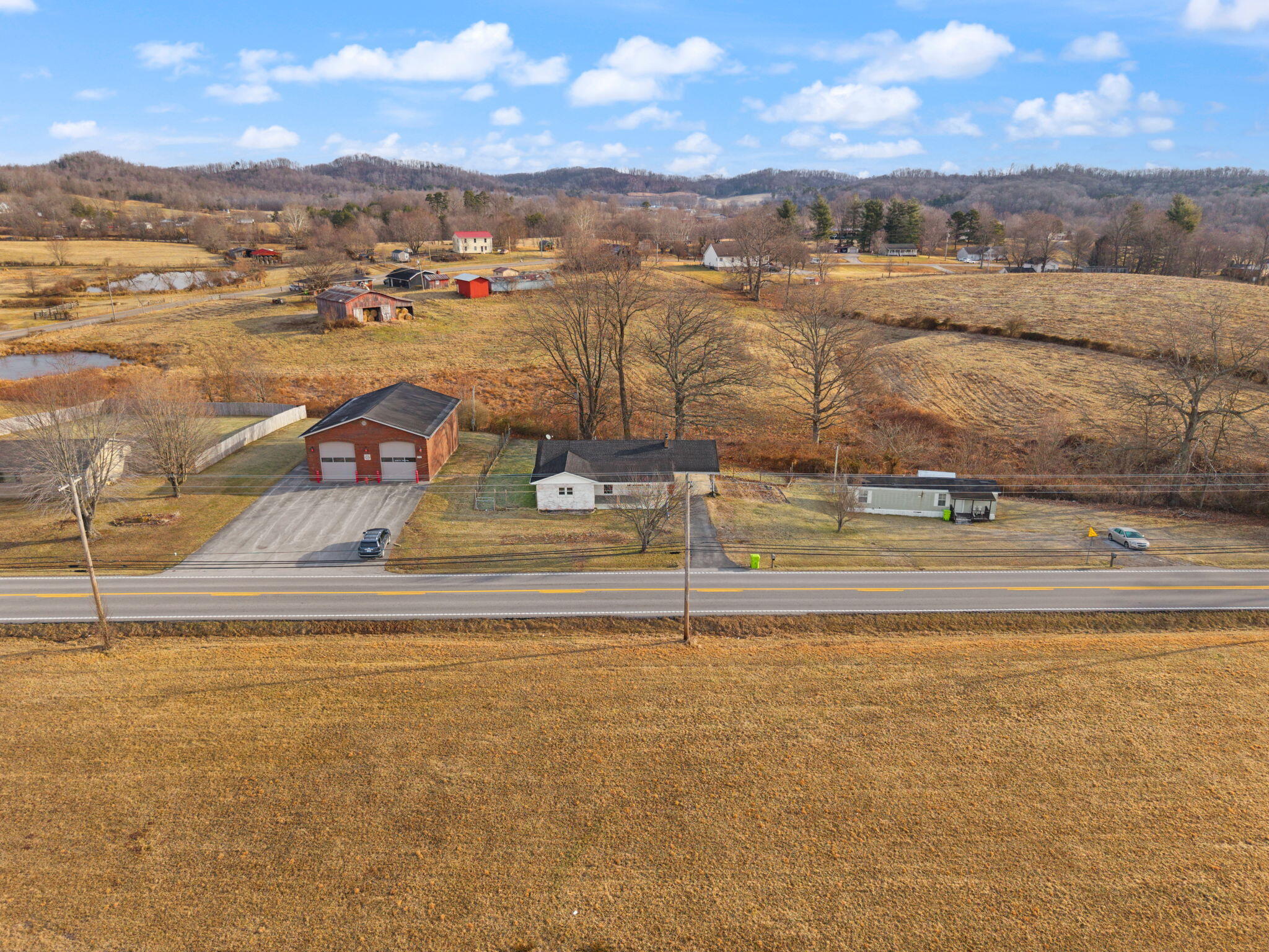 2658 East Laurel Road London, KY 40741 - Photo 5 of 36 10-web-or-mls-DJI_20260214090749_0027_D