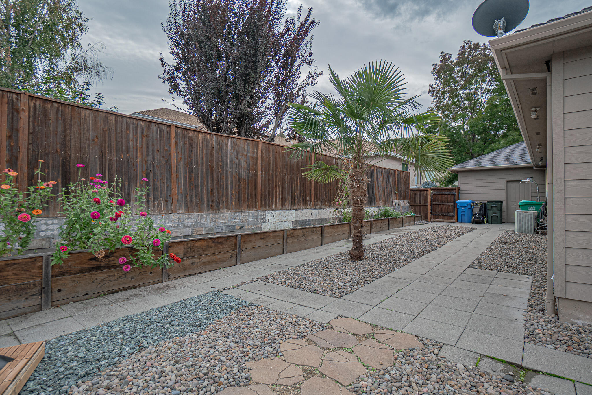 1231 Poppy Ridge Drive Eagle Point, OR 97524 - Photo 33 of 73 DSC06423-HDR