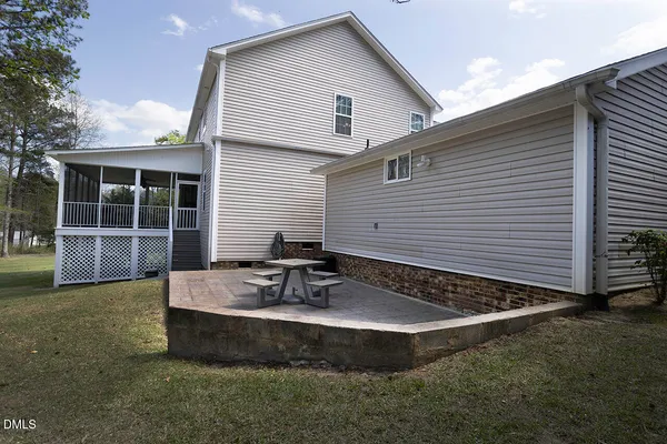 a view of a house with backyard and sitting area