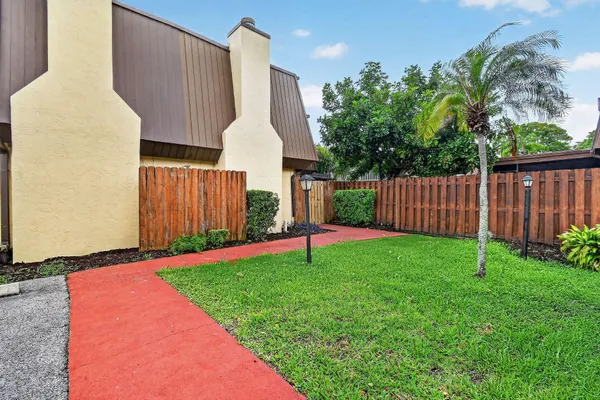 $2,400 | 3502 Gardens E Drive, Unit B, Palm Beach Gardens, FL 33410