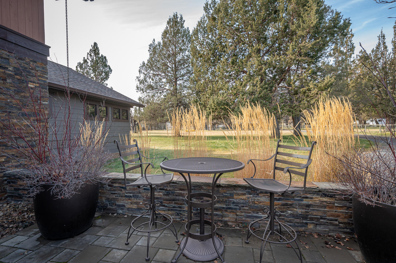 64970 Gerking Market Road Bend, OR 97703 - Photo 20 of 49 64970 Gerking Market - Courtyard_view