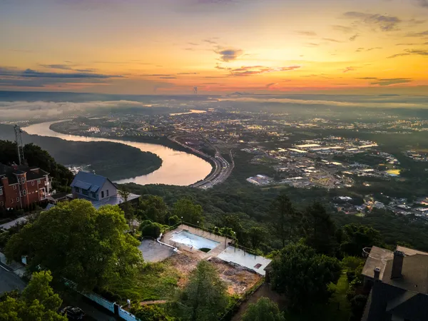 $2,655,000 | 1107 East Brow Road, Lookout Mountain, TN 37350