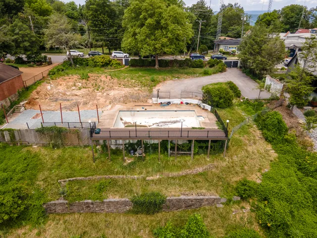 $2,655,000 | 1107 East Brow Road, Lookout Mountain, TN 37350