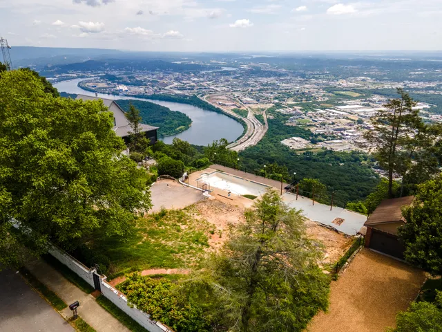 $2,655,000 | 1107 East Brow Road, Lookout Mountain, TN 37350