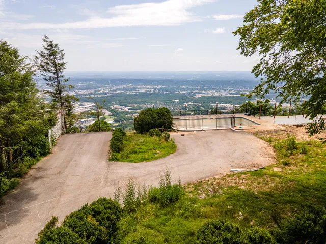 $2,655,000 | 1107 East Brow Road, Lookout Mountain, TN 37350