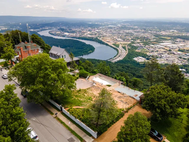 $2,655,000 | 1107 East Brow Road, Lookout Mountain, TN 37350