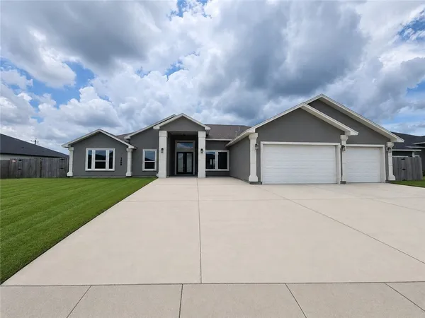 $3,800 | 1869 Papa Mori Drive, Corpus Christi, TX 78414