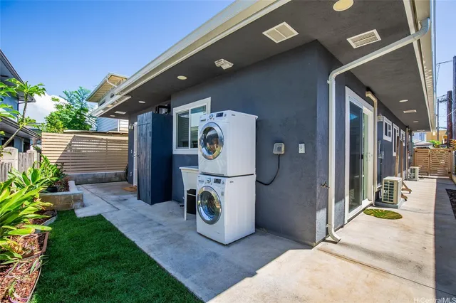 a house view with a outdoor space