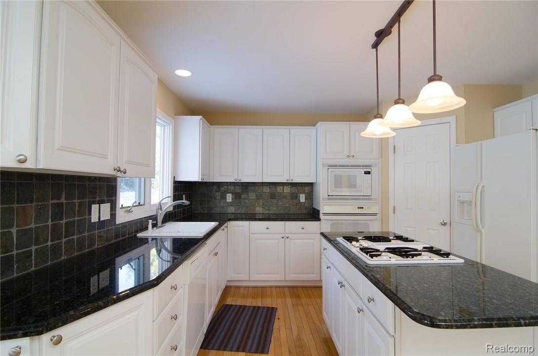 3190 Topview Court Rochester, MI 48309 - Photo 8 of 28 GRU_3993.jpg