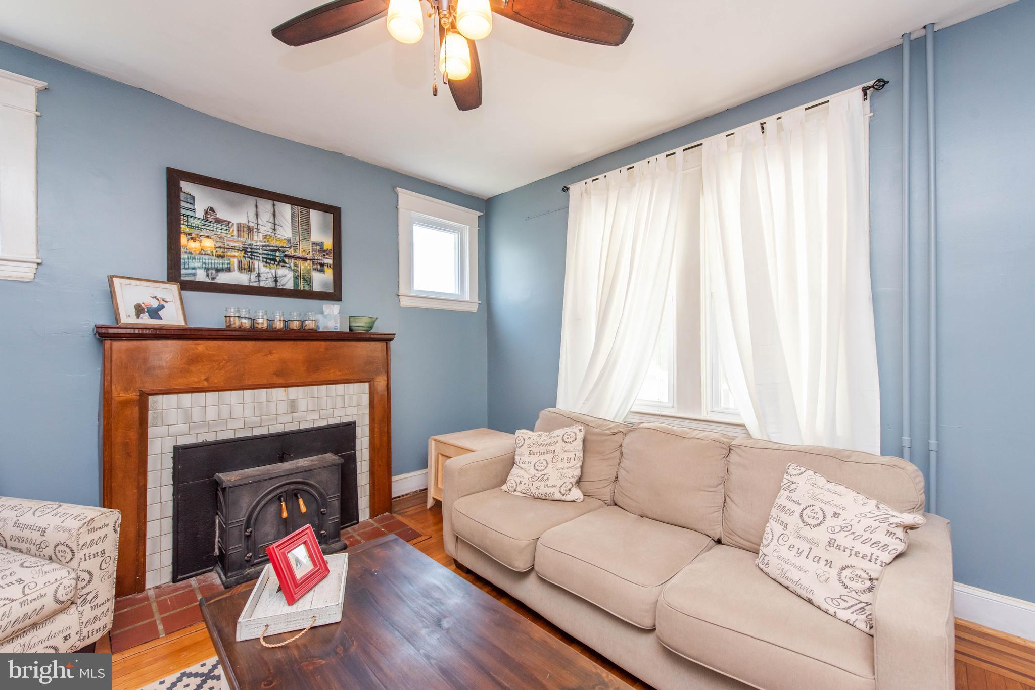 108 Mallow Hill Road Baltimore, MD 21229 - Photo 3 of 42 Living Room