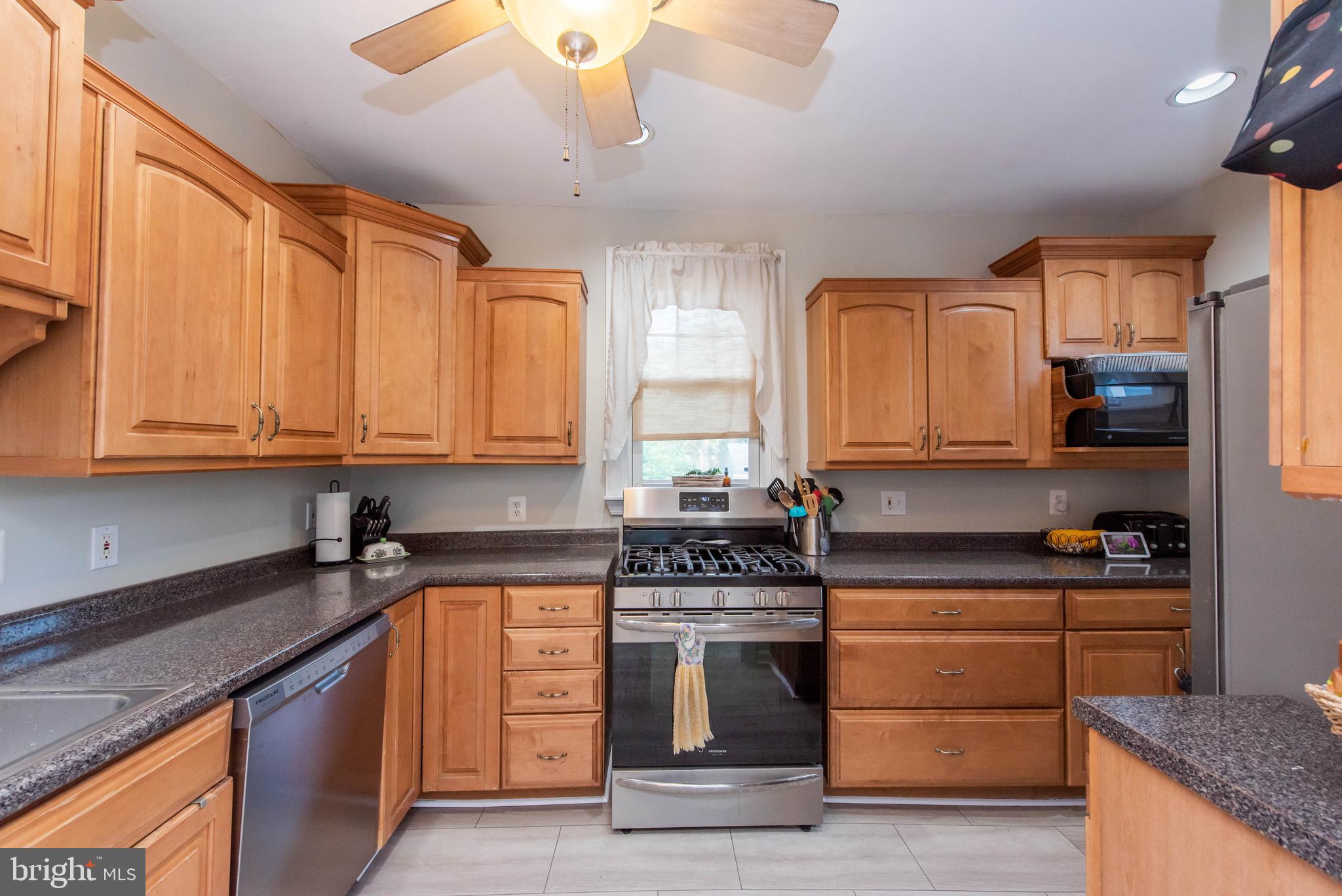 108 Mallow Hill Road Baltimore, MD 21229 - Photo 8 of 42 Kitchen