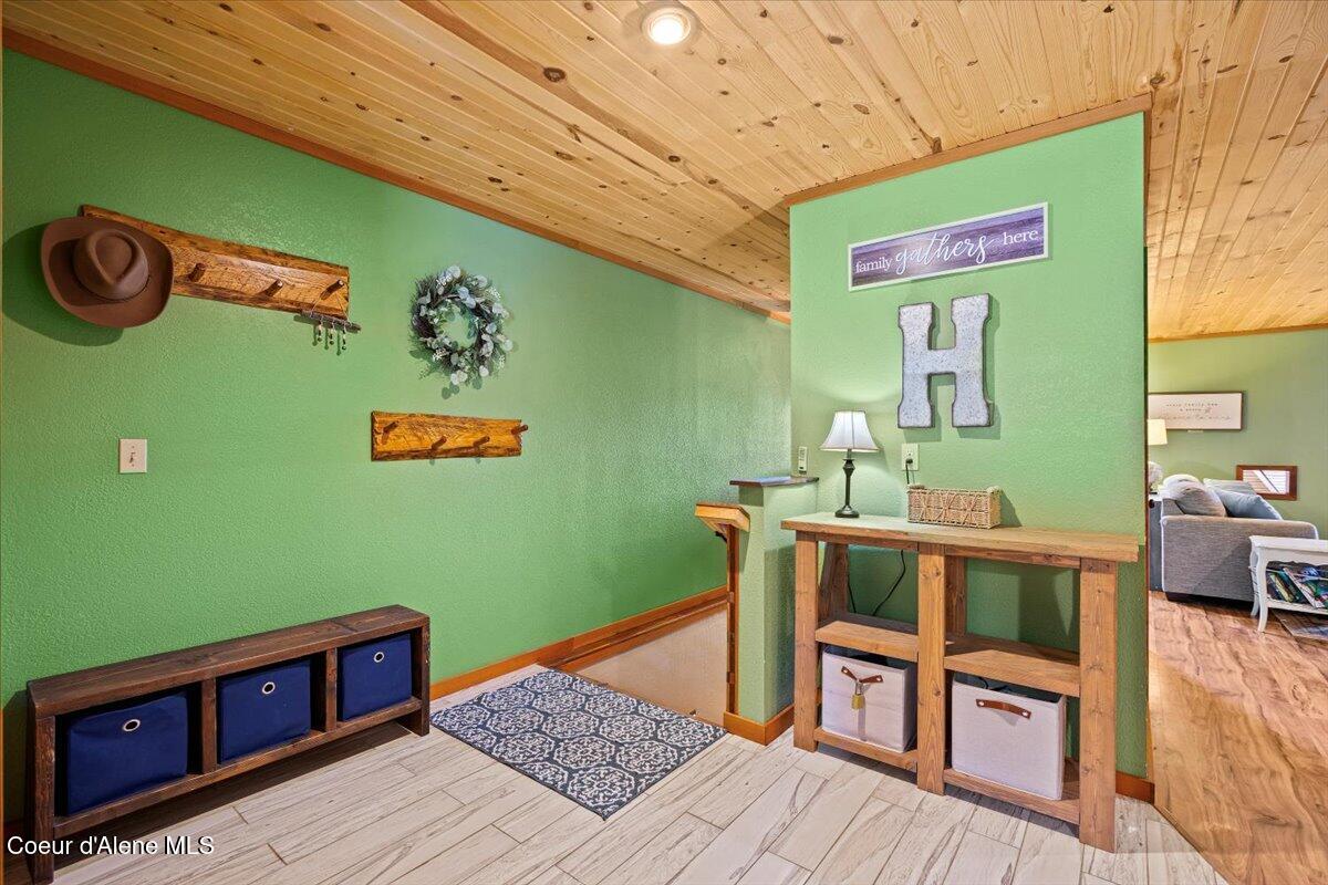 21807 East Doyle Road Cataldo, ID 83810 - Photo 18 of 80 18-Entry
