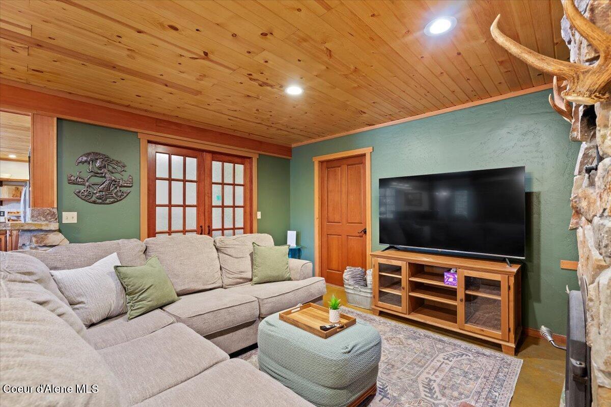 21807 East Doyle Road Cataldo, ID 83810 - Photo 21 of 80 21-Living room