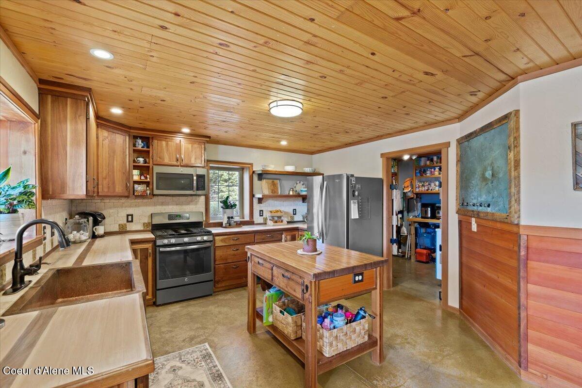 21807 East Doyle Road Cataldo, ID 83810 - Photo 27 of 80 27-Kitchen