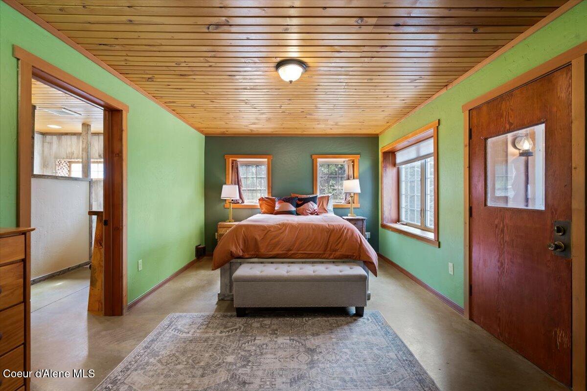 21807 East Doyle Road Cataldo, ID 83810 - Photo 31 of 80 31-Primary bedroom