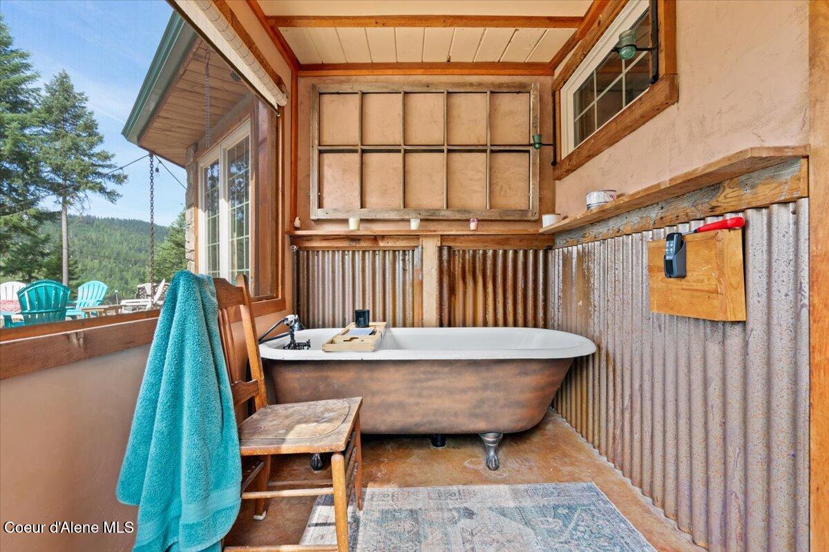 21807 East Doyle Road Cataldo, ID 83810 - Photo 35 of 80 35-Primary bath