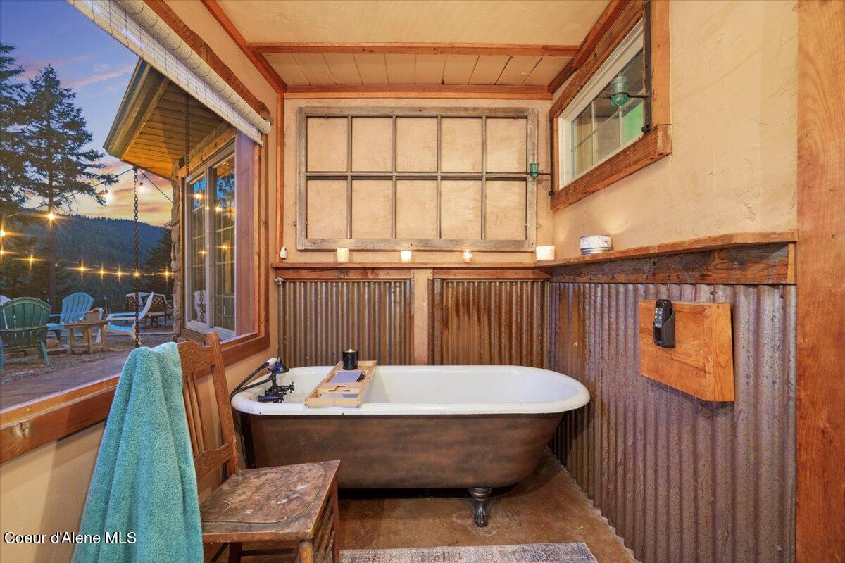 21807 East Doyle Road Cataldo, ID 83810 - Photo 36 of 80 36-Primary bath twilight