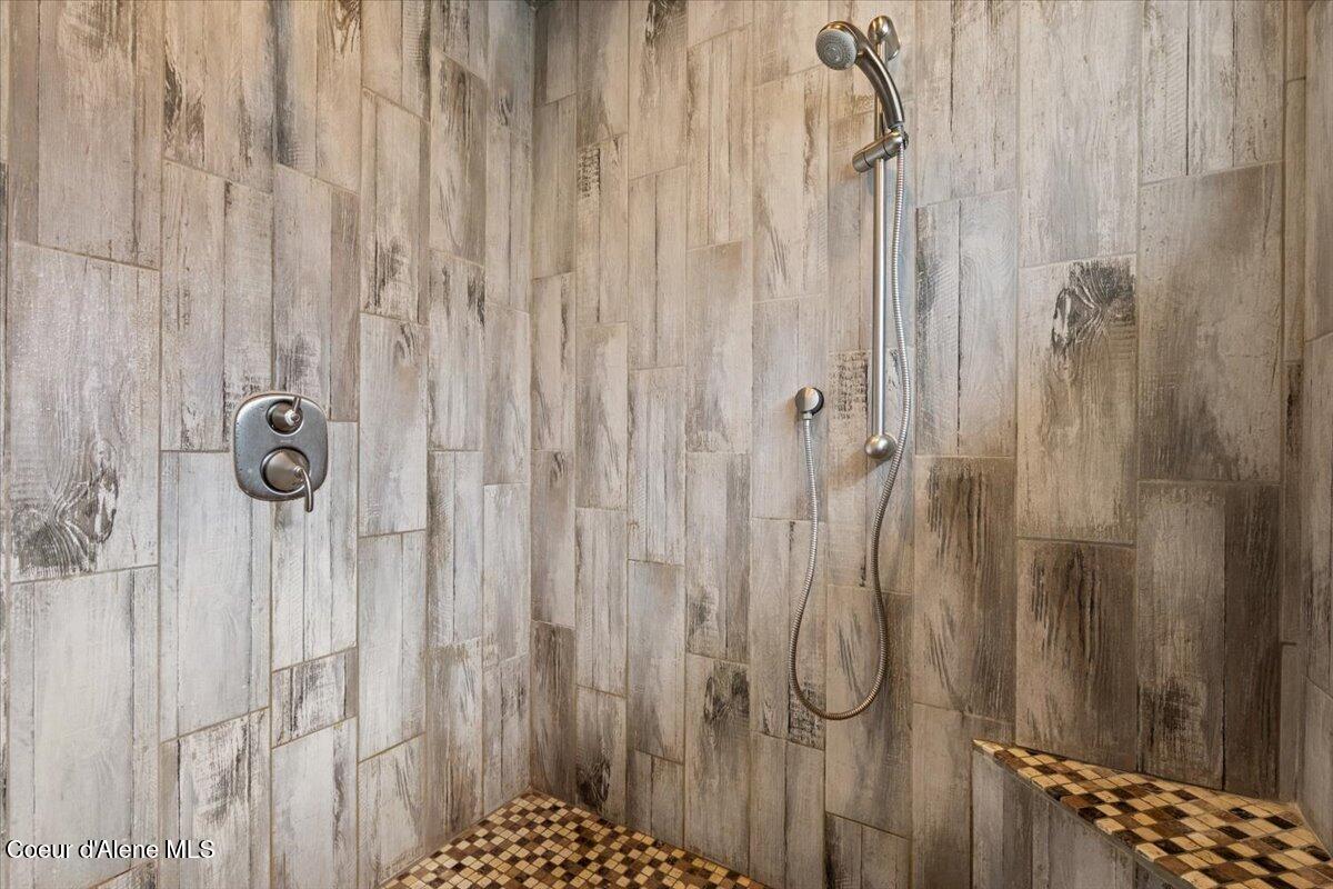 21807 East Doyle Road Cataldo, ID 83810 - Photo 37 of 80 37-Primary shower