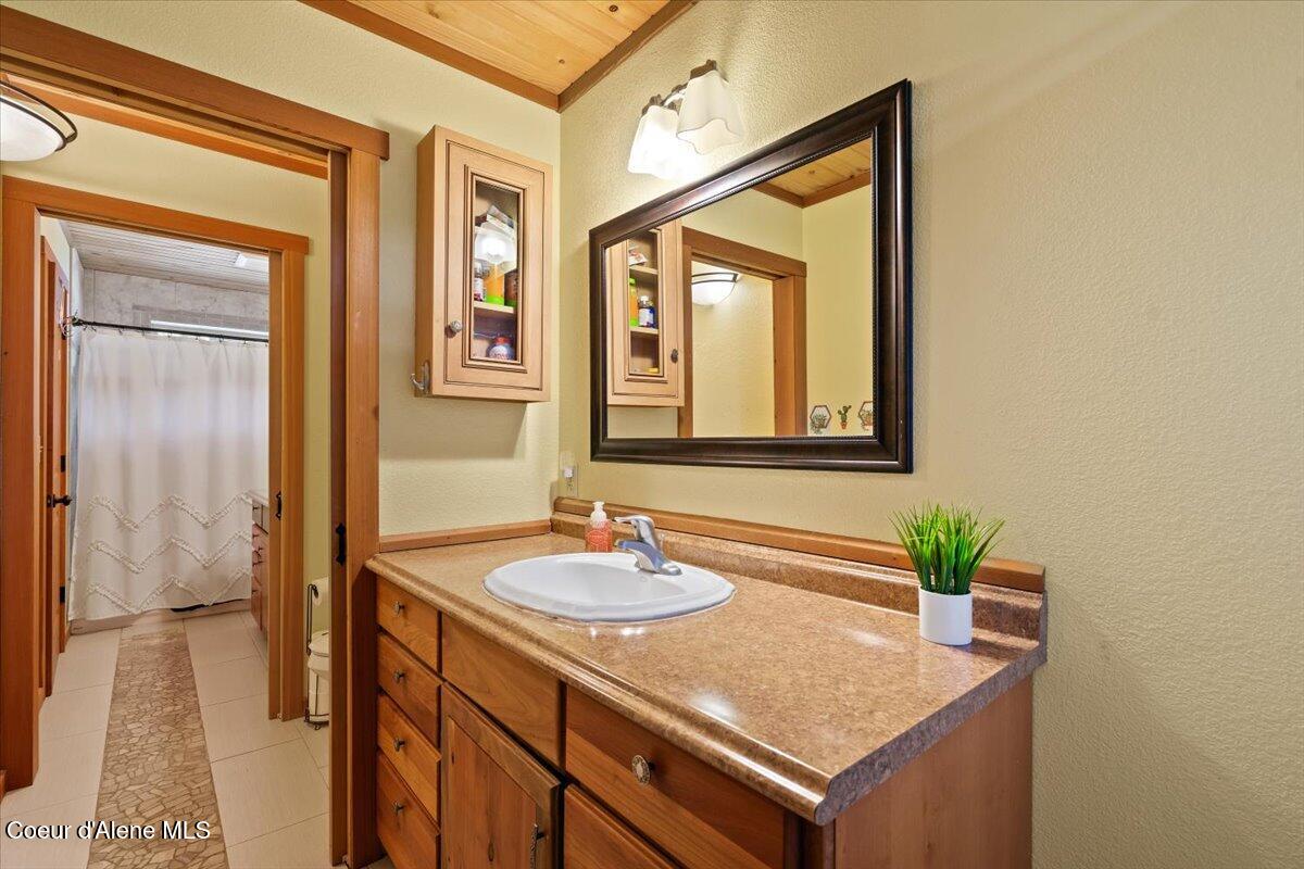 21807 East Doyle Road Cataldo, ID 83810 - Photo 41 of 80 41-Full bath