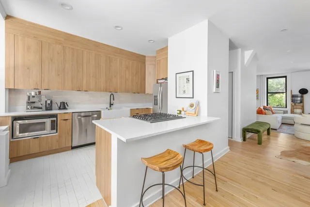 $3,900,000 | 323 5th Avenue | Park Slope