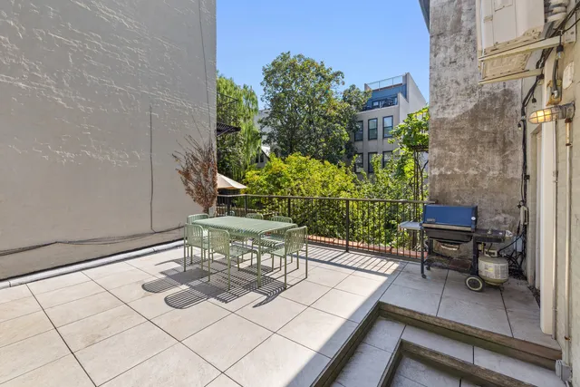 $3,900,000 | 323 5th Avenue | Park Slope
